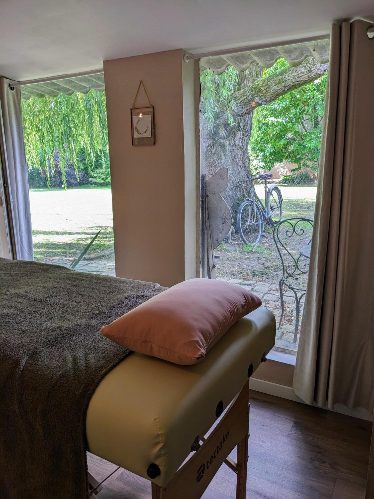 Le Domaine Des Pres Du Hom Bed & Breakfast Bézu-Saint-Éloi Dış mekan fotoğraf