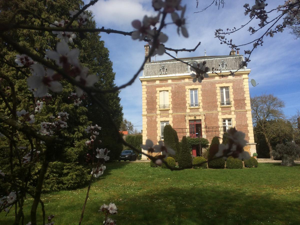 Le Domaine Des Pres Du Hom Bed & Breakfast Bézu-Saint-Éloi Dış mekan fotoğraf