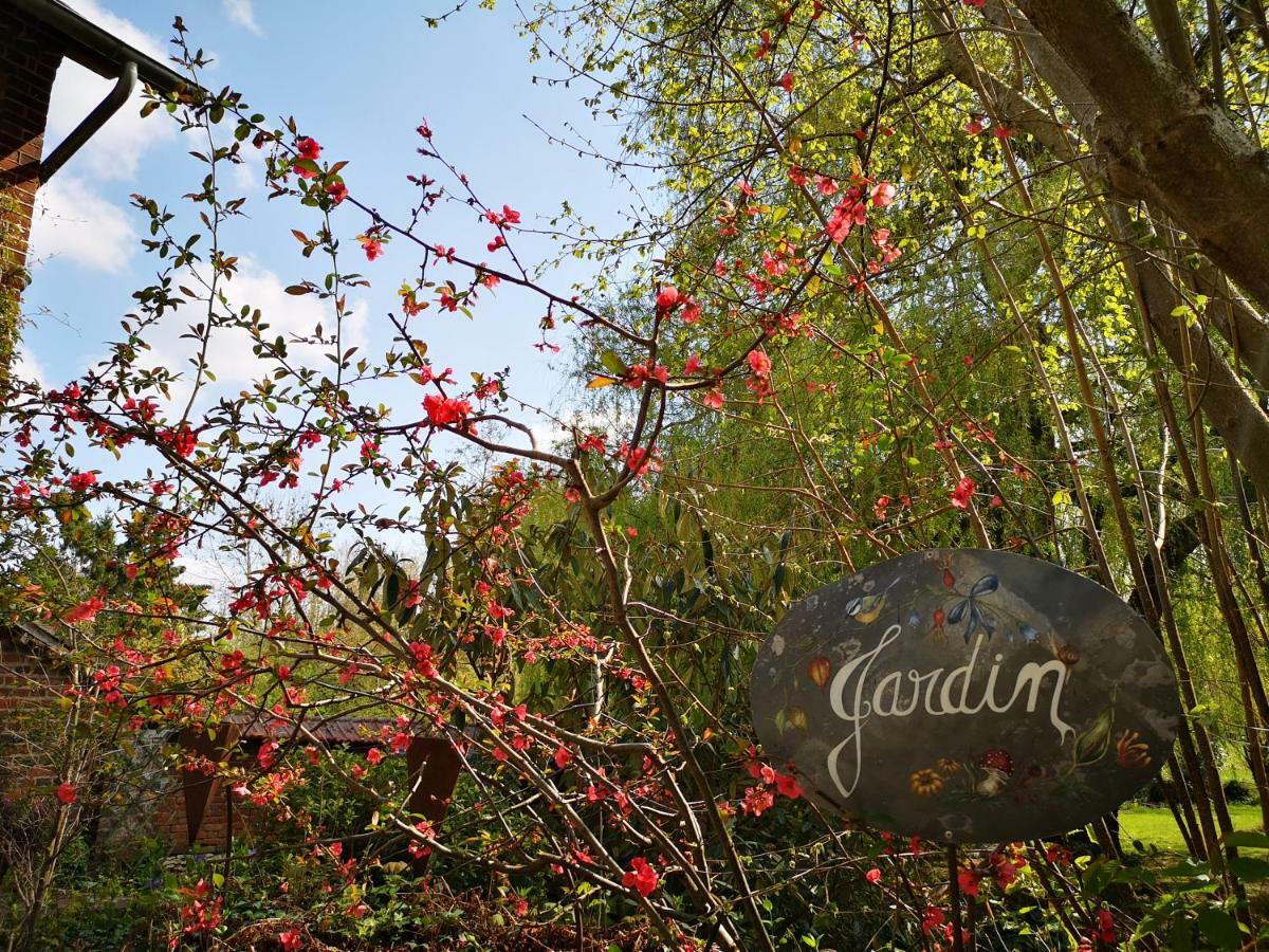 Le Domaine Des Pres Du Hom Bed & Breakfast Bézu-Saint-Éloi Dış mekan fotoğraf
